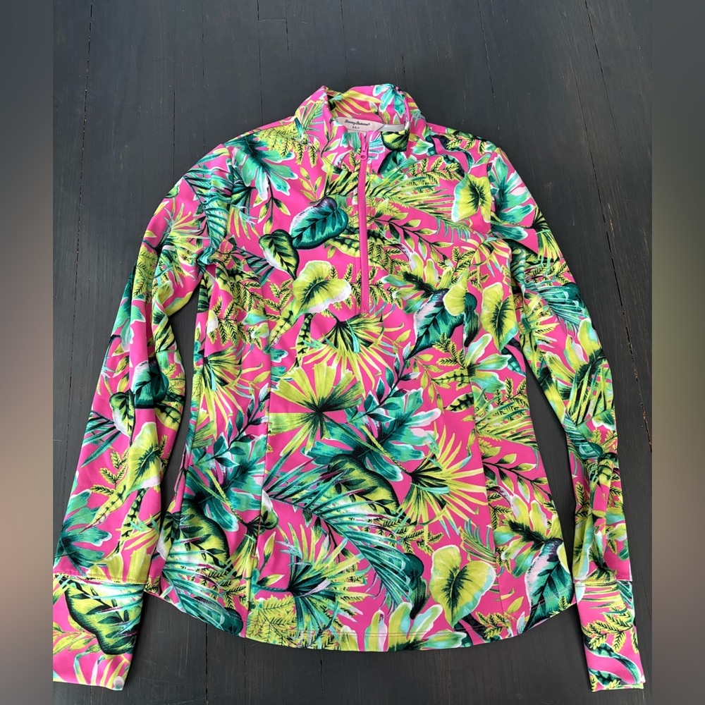 Tommy Bahama woman’s pullover (S)